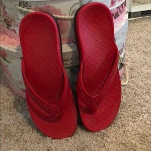 Vionic Comfort flip flops Red